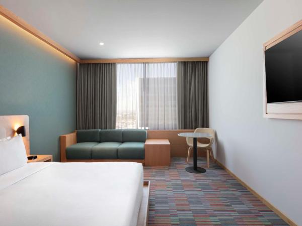 Hilton Garden Inn Guadalajara Airport : photo 3 de la chambre chambre lit king-size