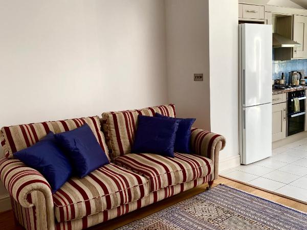 Entire house Wimbledon Lodge : photo 6 de la chambre chambre double avec salle de bains privative