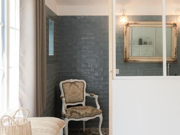 LE MAS DE LA TERRE - Chambres d'hôtes : photo 2 de la chambre chambre double avec terrasse
