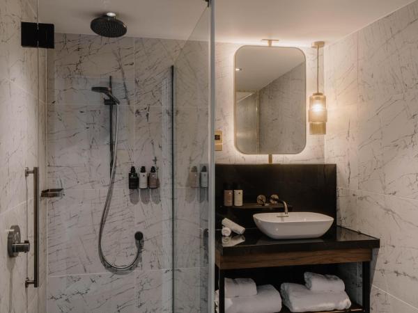 The Halyard Liverpool, Vignette Collection, an IHG Hotel : photo 3 de la chambre premium queen room with two queen beds, balcony and city view - top floor