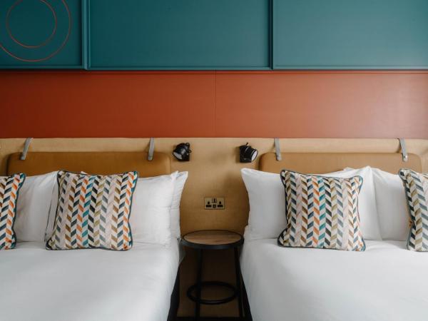 The Halyard Liverpool, Vignette Collection, an IHG Hotel : photo 7 de la chambre premium queen room with two queen beds, balcony and city view - top floor