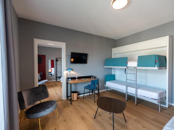 Châtonneyre Hotel & Restaurant : photo 2 de la chambre chambre familiale - vue sur lac