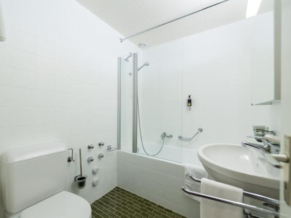 Châtonneyre Hotel & Restaurant : photo 3 de la chambre chambre familiale - vue sur lac