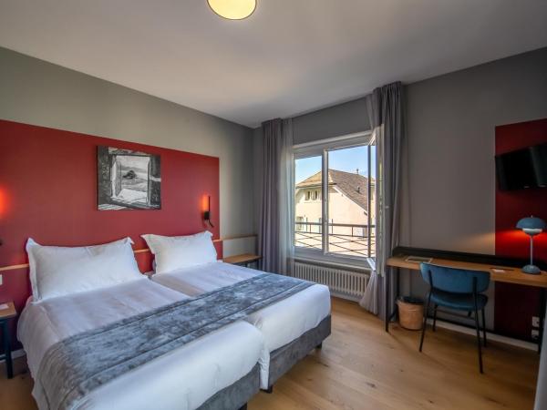 Châtonneyre Hotel & Restaurant : photo 6 de la chambre chambre lits jumeaux avec vue