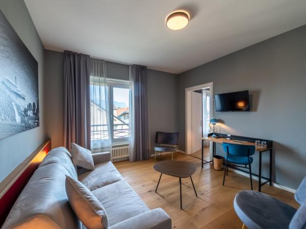 Châtonneyre Hotel & Restaurant : photo 4 de la chambre chambre familiale - vue sur lac