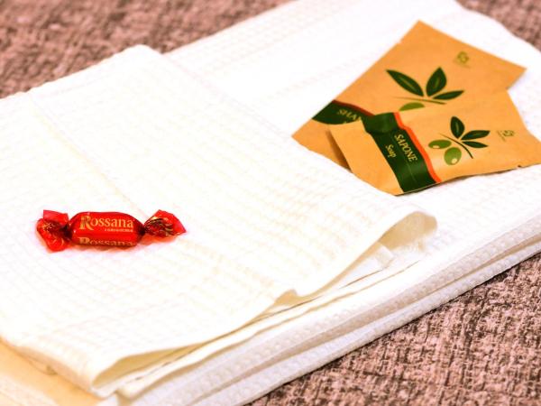 Little Italy Hostel Ex Chiesa S Donato : photo 9 de la chambre chambre deluxe double ou lits jumeaux