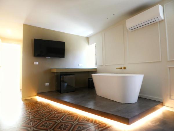 Teatro Suites Rooms : photo 2 de la chambre suite avec jacuzzi