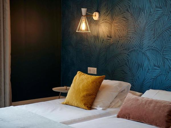 Hôtel de France - Beaune : photo 5 de la chambre chambre double ou lits jumeaux supérieure