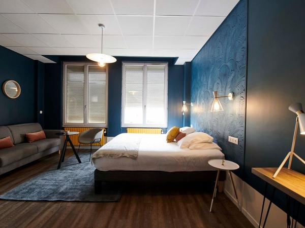 Hôtel de France - Beaune : photo 4 de la chambre chambre quadruple