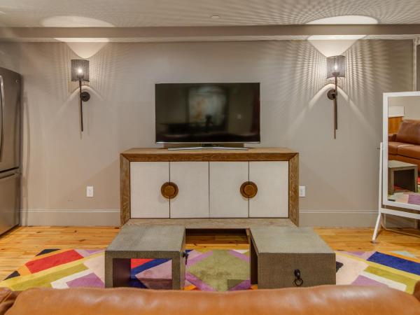 Nashville Riverfront Lofts : photo 4 de la chambre deluxe king suitedowntown deluxe king suite w/kitchen & living room - unit 1