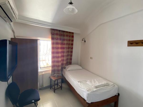 AY OTEL 2 : photo 4 de la chambre chambre simple Économique