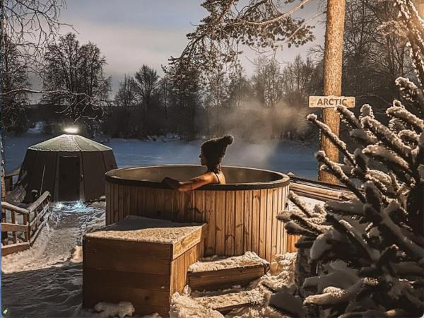 Aurora Igloo with private hot tub by Invisible Forest Lodge : photo 9 de la chambre tente