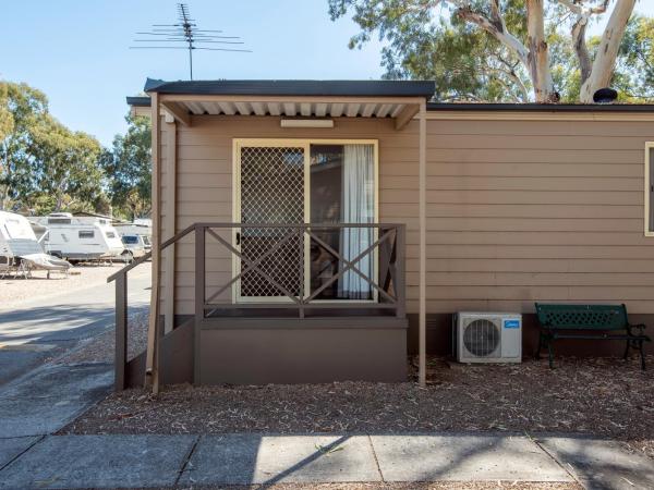 Echo Holiday Parks - Windsor Gardens : photo 3 de la chambre standard 1 bedroom cabins