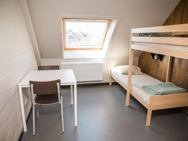 De Draecke Hostel : photo 4 de la chambre chambre lits jumeaux avec salle de bains privative