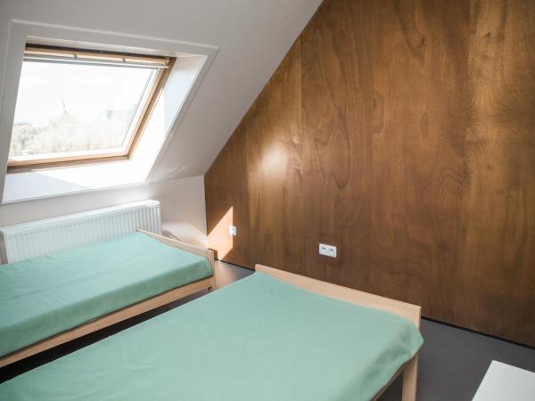 De Draecke Hostel : photo 1 de la chambre chambre lits jumeaux avec salle de bains privative