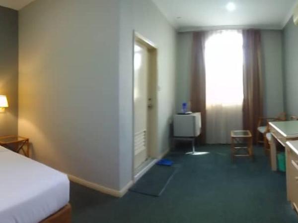 Sandakan Inn : photo 1 de la chambre chambre lit king-size deluxe