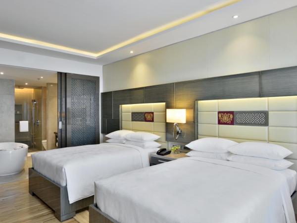 JW Marriott Mumbai Sahar Airport : photo 1 de la chambre guest room, executive lounge access, 2 double, pool view