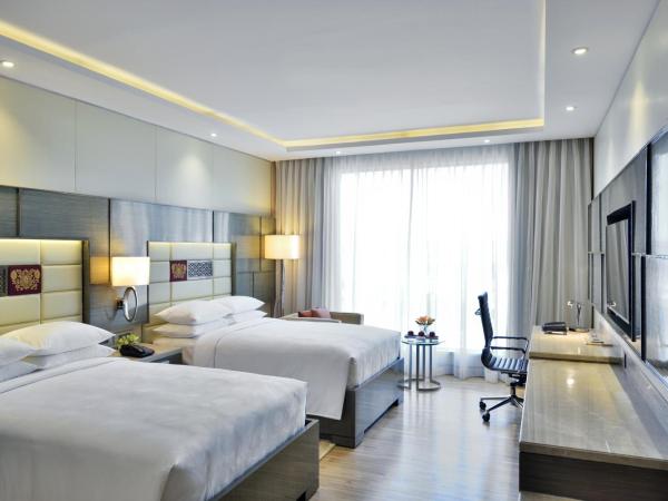 JW Marriott Mumbai Sahar Airport : photo 3 de la chambre guest room, executive lounge access, 2 double, pool view
