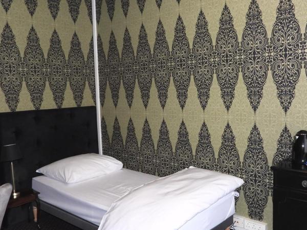 Matejki 8 : photo 4 de la chambre deluxe single room with open bathroom