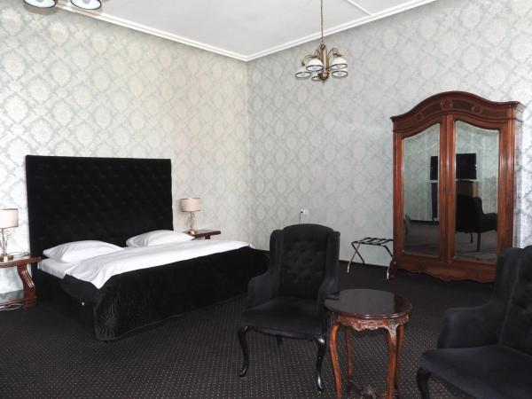 Matejki 8 : photo 4 de la chambre the karge suite with king-size bed, balcony and open bathroom