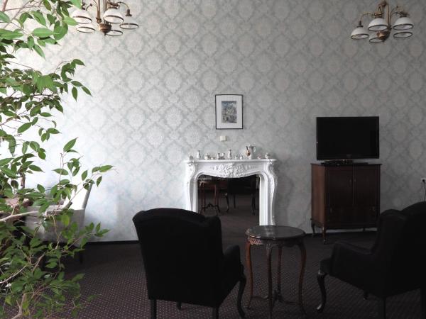 Matejki 8 : photo 7 de la chambre the karge suite with king-size bed, balcony and open bathroom