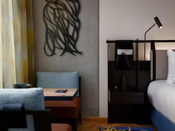 QT Melbourne : photo 2 de la chambre chambre lits jumeaux de luxe qt