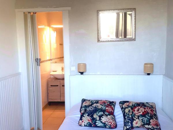 Azur Hotel : photo 1 de la chambre petite chambre double