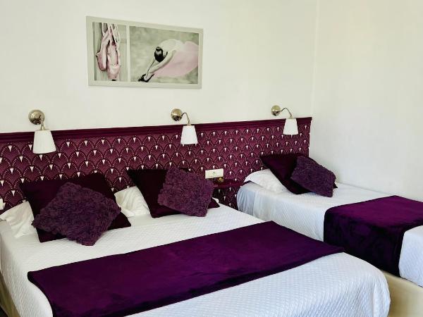 Le Grand Hotel : photo 1 de la chambre chambre triple - vue sur jardin