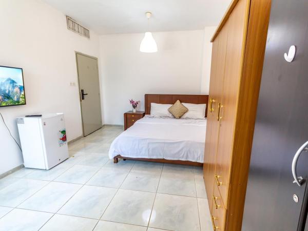 Comfortable Private Rooms in Compound Housing : photo 3 de la chambre chambre double avec salle de bains privative