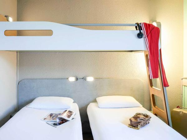 Ibis Budget Lille Gares Vieux-Lille : photo 1 de la chambre chambre triple