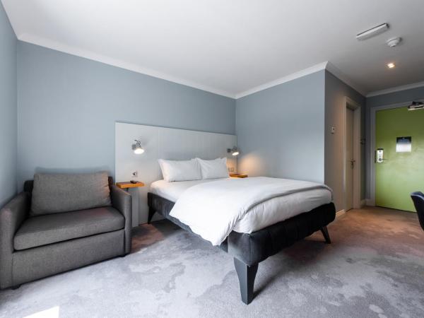 Village Hotel Blackpool : photo 3 de la chambre family room, 1 double bed with sofa bed