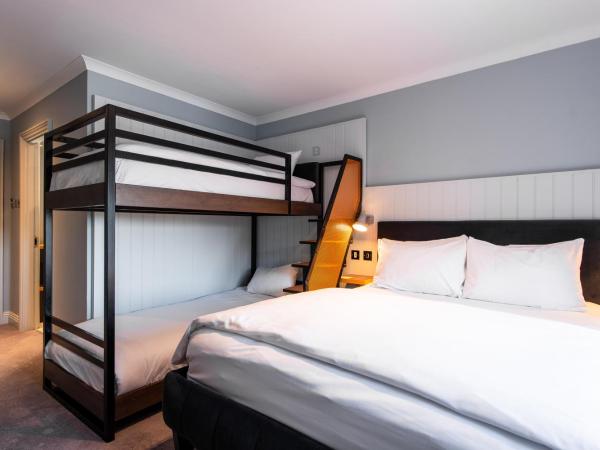 Village Hotel Blackpool : photo 2 de la chambre family room, 1 double bed with bunk bed