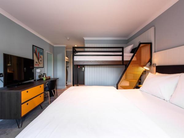 Village Hotel Blackpool : photo 1 de la chambre family room, 1 double bed with bunk bed