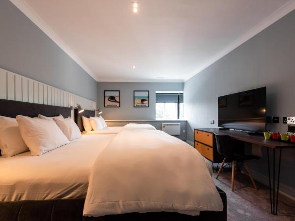 Village Hotel Blackpool : photo 2 de la chambre chambre familiale avec 2 lits doubles