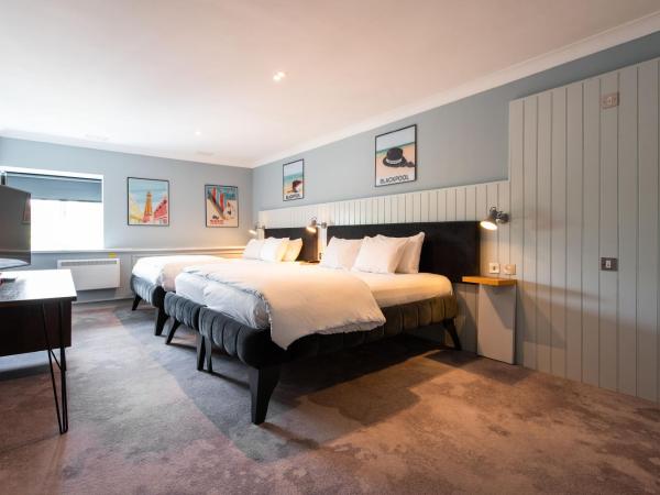 Village Hotel Blackpool : photo 1 de la chambre chambre familiale avec 2 lits doubles