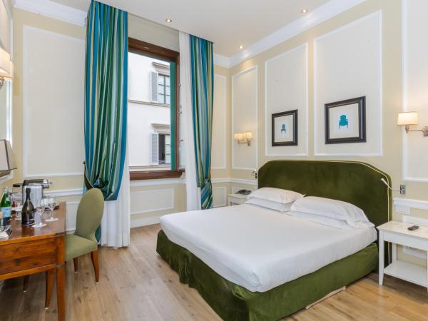 FH55 Hotel Calzaiuoli : photo 6 de la chambre chambre double ou lits jumeaux deluxe - vue sur ville 