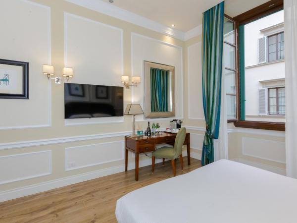 FH55 Hotel Calzaiuoli : photo 4 de la chambre chambre double ou lits jumeaux deluxe - vue sur ville 