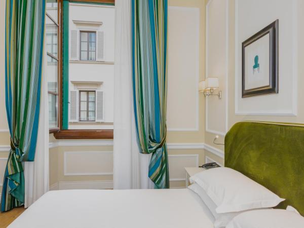 FH55 Hotel Calzaiuoli : photo 5 de la chambre chambre double ou lits jumeaux deluxe - vue sur ville 