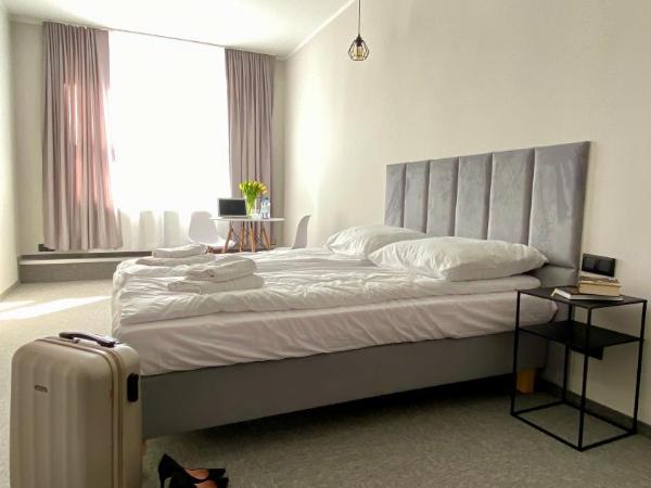 E-Hotel Łódź : photo 10 de la chambre chambre lit king-size deluxe