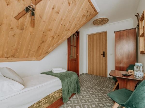 Willa Swoboda Garden Spa : photo 4 de la chambre chambre triple avec accès gratuit au spa