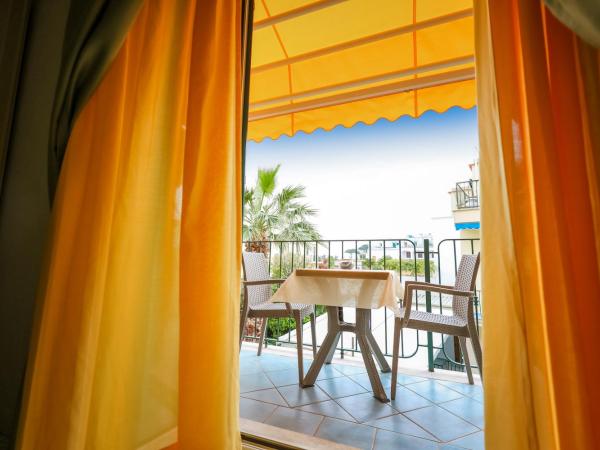 Hotel Rivamare : photo 1 de la chambre chambre double avec balcon