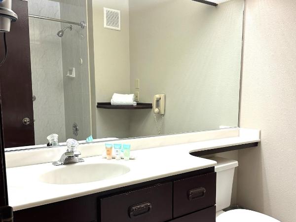 Sojourn Suites Portland Airport : photo 9 de la chambre chambre avec 2 grands lits queen-size 