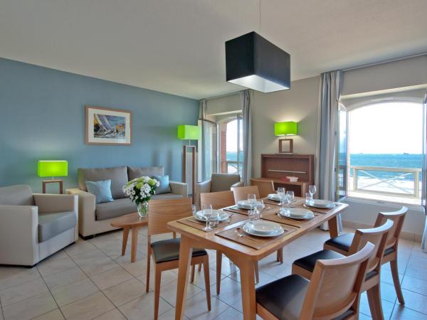 Residence Reine Marine : photo 1 de la chambre appartement 2 chambres (6 adultes) avec vue sur la mer