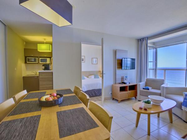 Residence Reine Marine : photo 3 de la chambre appartement 2 chambres (6 adultes) avec vue sur la mer