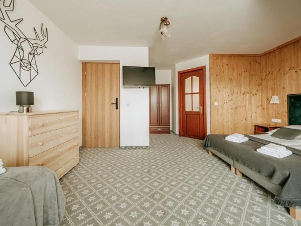 Willa Swoboda Garden Spa : photo 4 de la chambre chambre triple avec balcon et accès au spa