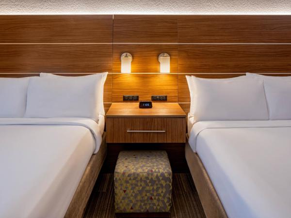 Holiday Inn Express New Orleans Downtown, an IHG Hotel : photo 1 de la chambre chambre double standard avec 2 lits doubles