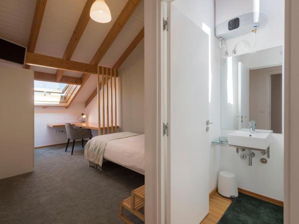 Fred's House Asprela : photo 3 de la chambre chambre simple avec salle de bains privative