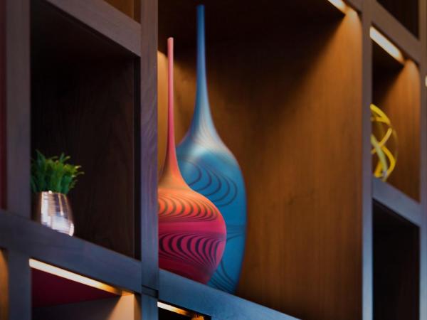 Holiday Inn Hotel & Suites - Montreal Centre-ville Ouest, an IHG Hotel : photo 1 de la chambre chambre standard avec 2 lits queen-size