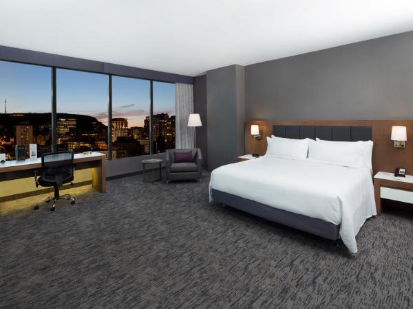 Holiday Inn Hotel & Suites - Montreal Centre-ville Ouest, an IHG Hotel : photo 5 de la chambre suite 1 chambre lit king-size en angle