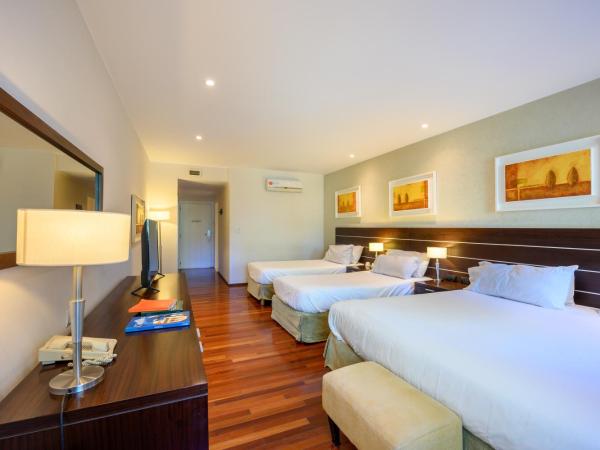 Orfeo Suites Cordoba : photo 2 de la chambre chambre quadruple